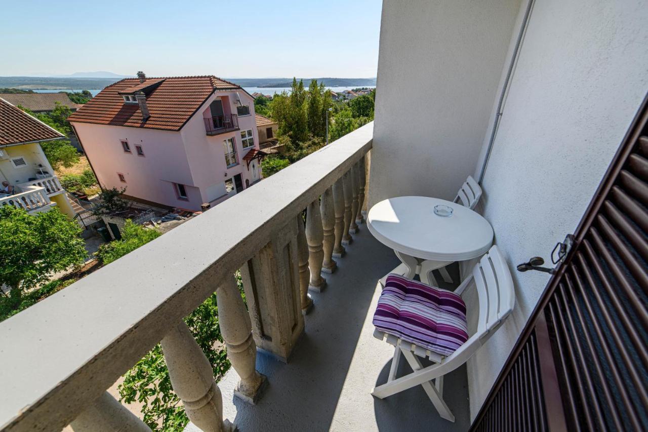 Apartman Maslina Шибеник Экстерьер фото
