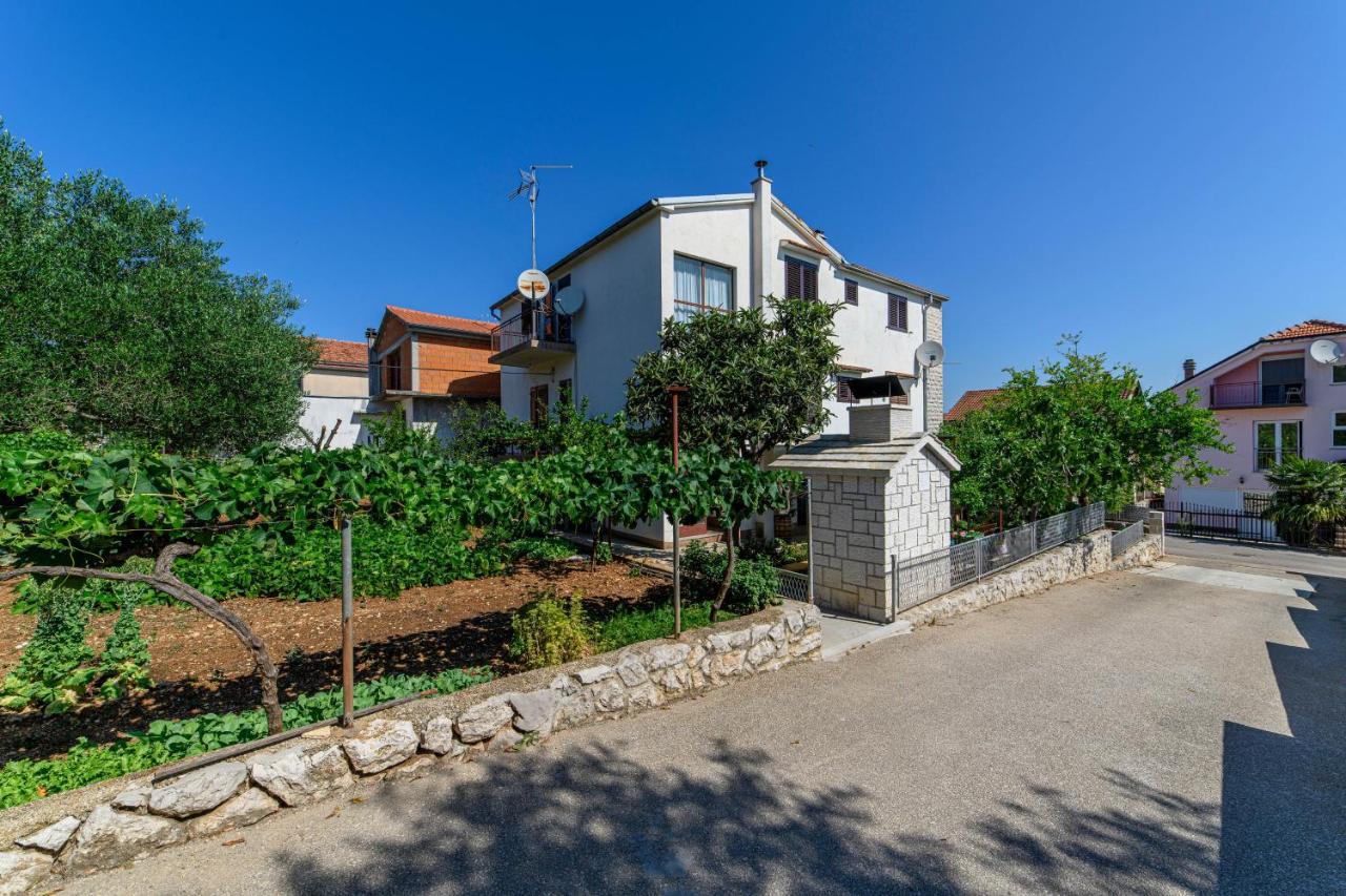 Apartman Maslina Шибеник Экстерьер фото