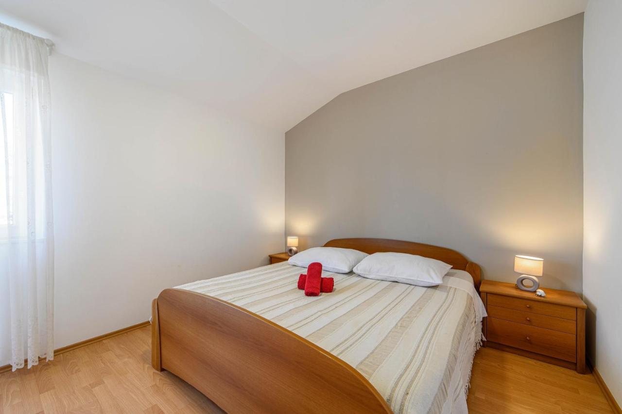 Apartman Maslina Шибеник Экстерьер фото