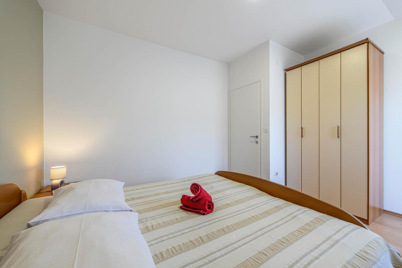 Apartman Maslina Шибеник Экстерьер фото