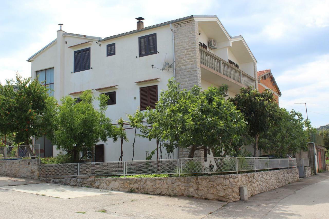 Apartman Maslina Шибеник Экстерьер фото